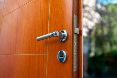 Les secrets d'une pose de porte d'entr&eacute;e r&eacute;ussie &agrave; Wassy