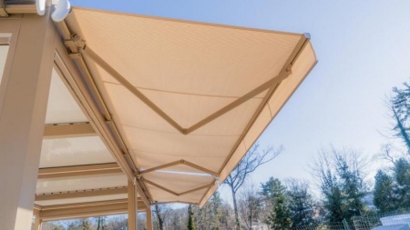 Store banne ou store zip, quel choix pour votre terrasse ?